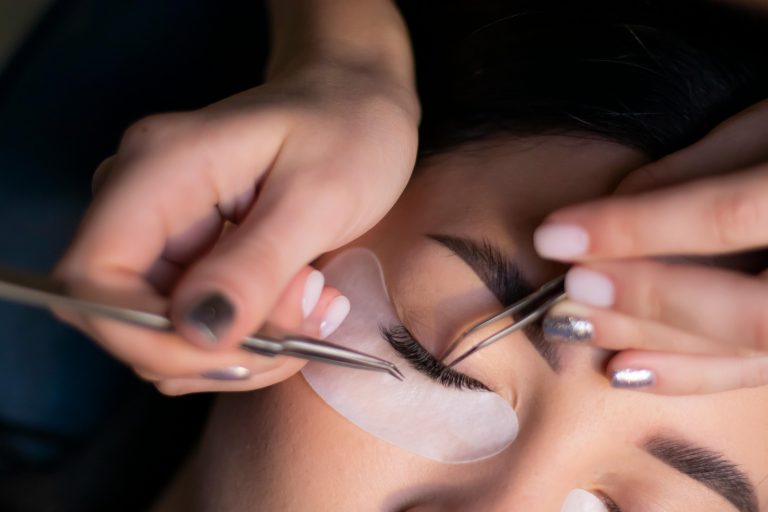 How to Get Lash Glue Off Eyelashes